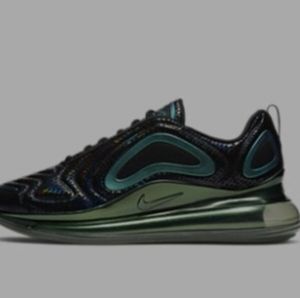 Nike Airmax 720 size 10 mens, 11.5 womens, black metallic silver